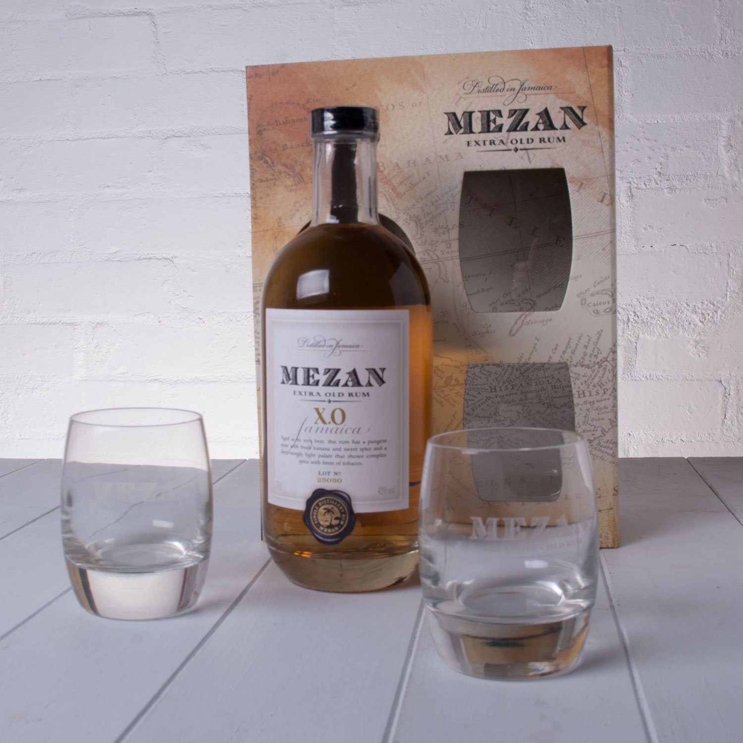 Hampers Mezan Extra Old Jamaican Rum Gift Pack with Glasses